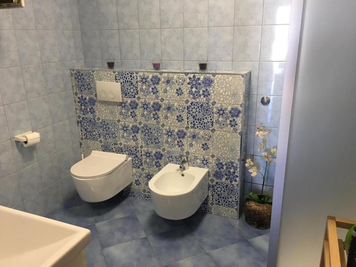 Villa Ulika - 3 Apt For 4 Persons Pula Bagian luar foto