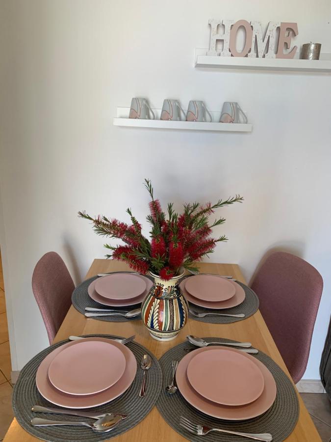 Villa Ulika - 3 Apt For 4 Persons Pula Bagian luar foto