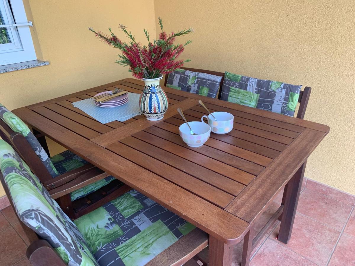 Villa Ulika - 3 Apt For 4 Persons Pula Bagian luar foto