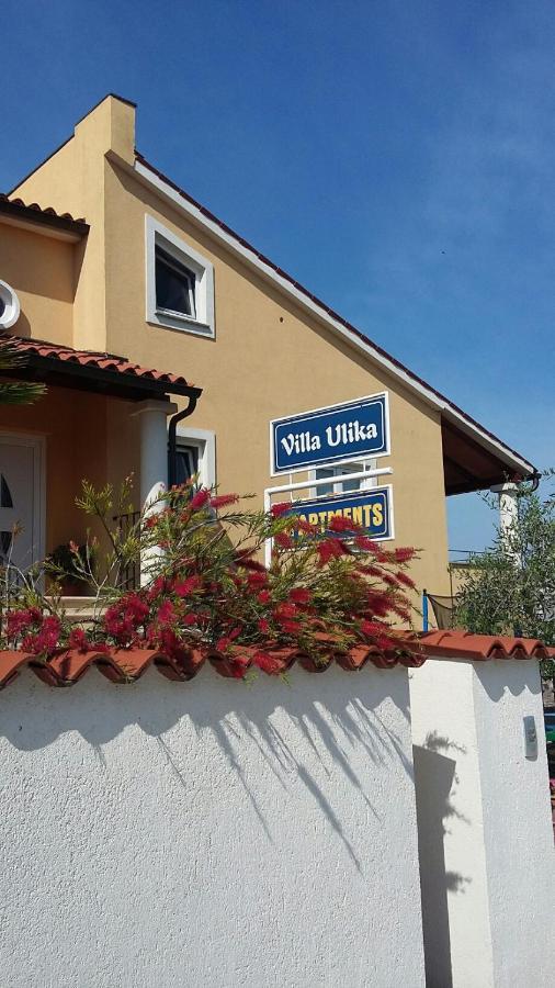 Villa Ulika - 3 Apt For 4 Persons Pula Bagian luar foto
