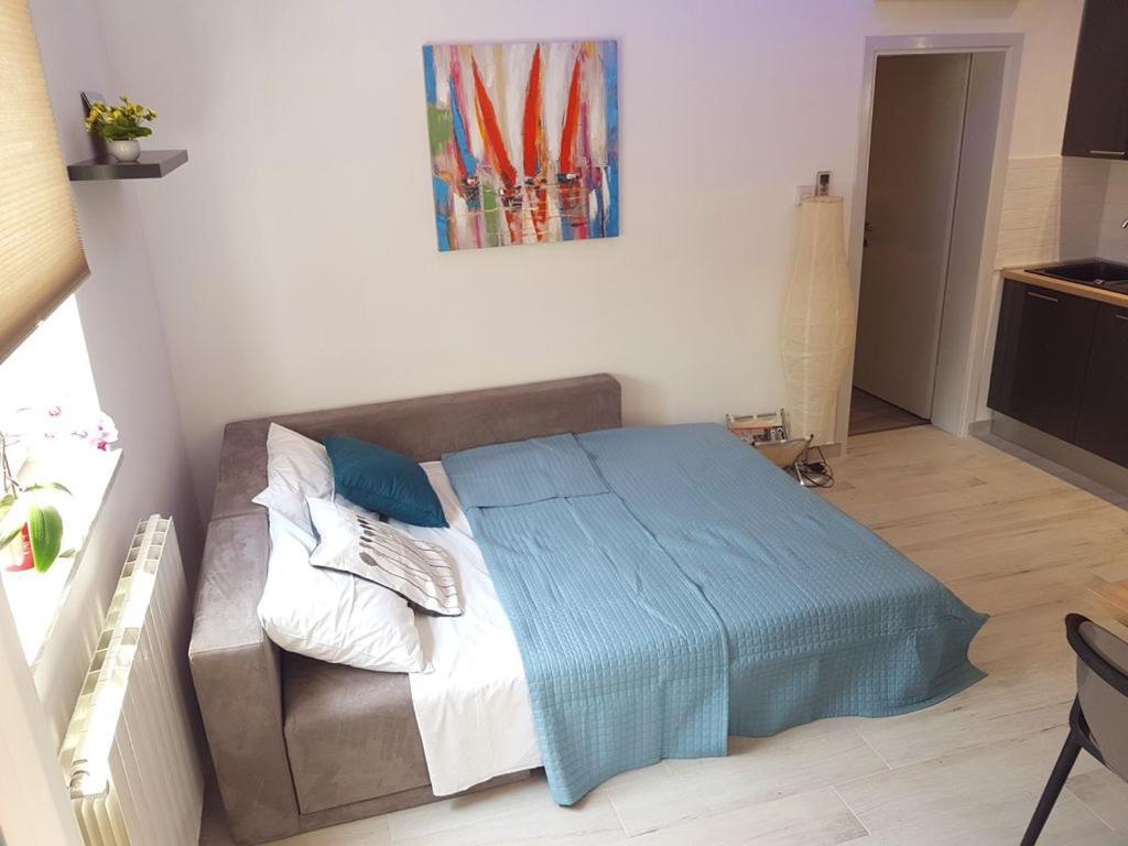 Villa Ulika - 3 Apt For 4 Persons Pula Bagian luar foto
