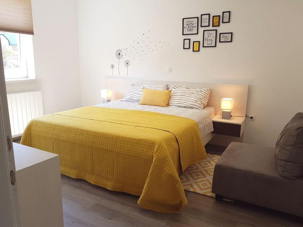Villa Ulika - 3 Apt For 4 Persons Pula Bagian luar foto