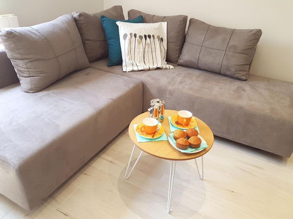 Villa Ulika - 3 Apt For 4 Persons Pula Bagian luar foto